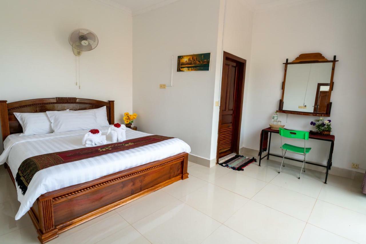 Royal Sok Chhan Siem Reap Bagian luar foto