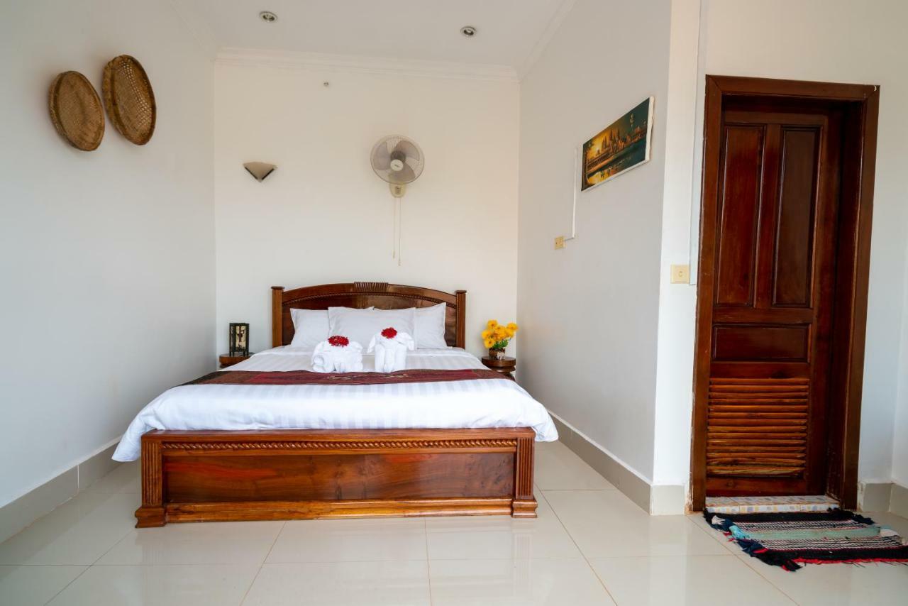 Royal Sok Chhan Siem Reap Bagian luar foto